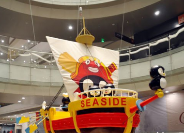 大型室內(nèi)空間美陳裝飾吊飾吊掛設(shè)備:商場(chǎng)電動(dòng)葫蘆